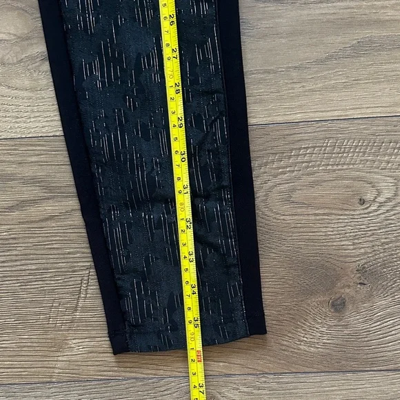 White House Black Market Jaquard Black Gold Ponte Skinny Pants Size 0 - Picture 12 of 14